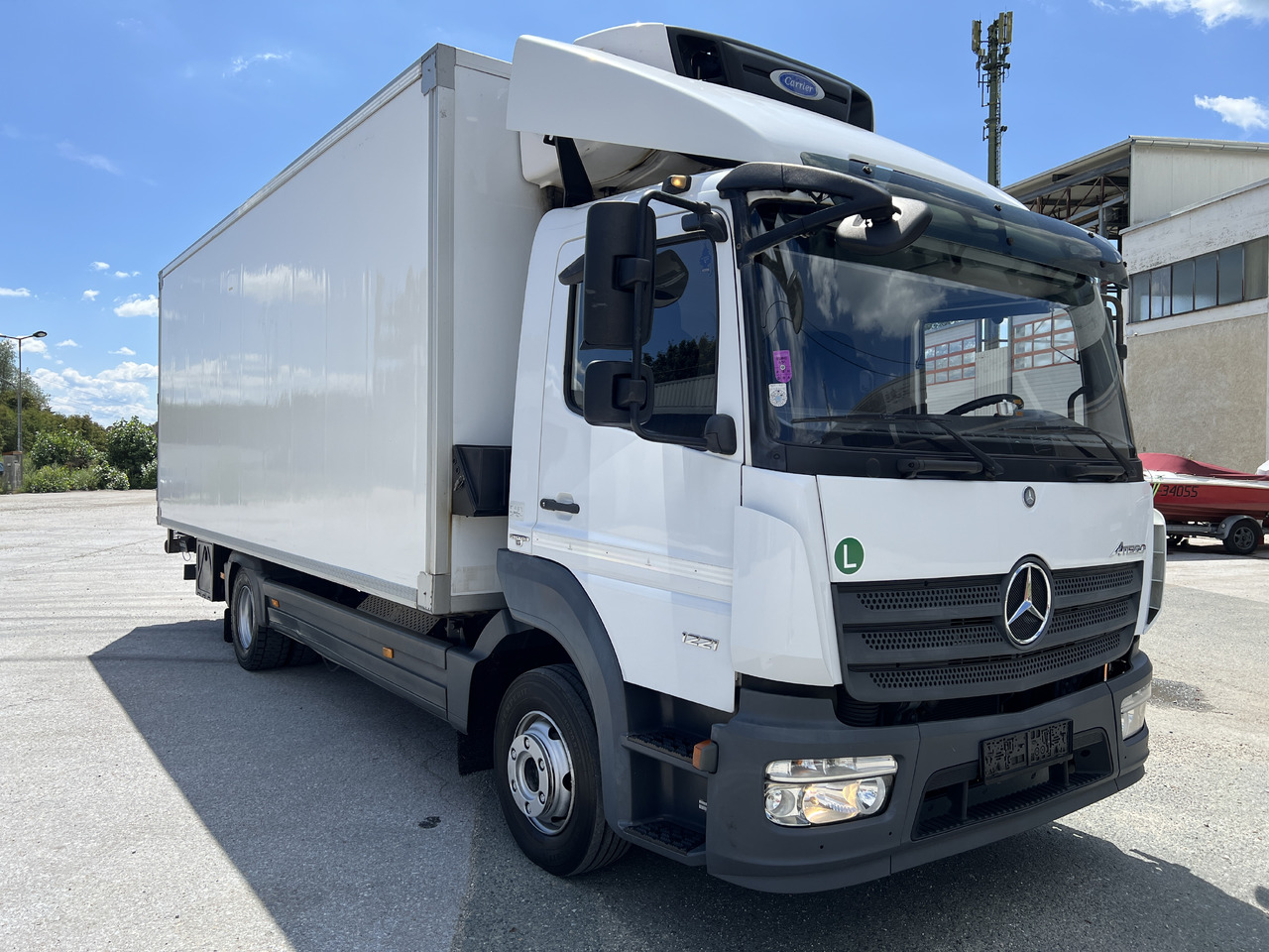 MERCEDES-BENZ Mercedes-Benz Atego 1221 Kühlkoffer mit LBW | EZ 2016 | | Klima | Tempomat | Diff. Hinterachse - Hűtős teherautó: 2 kép. MERCEDES-BENZ Mercedes-Benz Atego 1221 Kühlkoffer mit LBW | EZ 2016 | | Klima | Tempomat | Diff. Hinterachse - Hűtős teherautó: 2 kép.