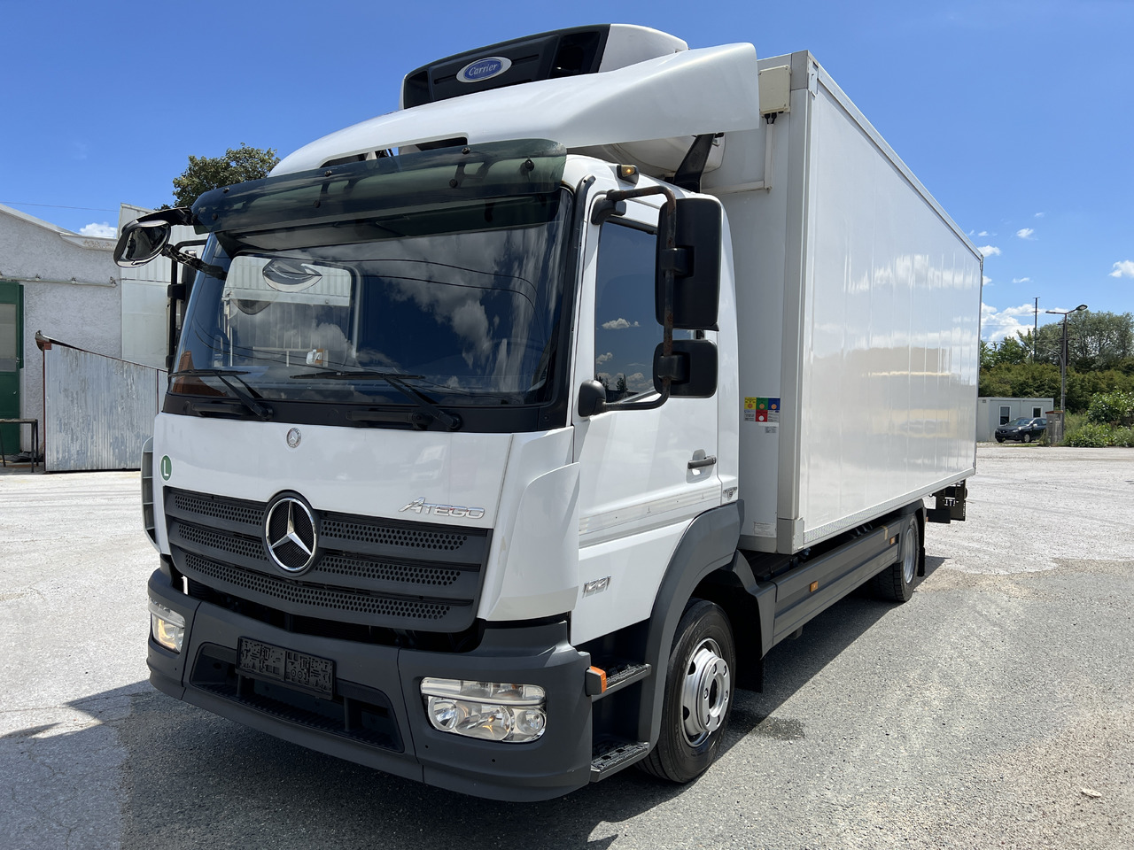 MERCEDES-BENZ Mercedes-Benz Atego 1221 Kühlkoffer mit LBW | EZ 2016 | | Klima | Tempomat | Diff. Hinterachse - Hűtős teherautó: 1 kép. MERCEDES-BENZ Mercedes-Benz Atego 1221 Kühlkoffer mit LBW | EZ 2016 | | Klima | Tempomat | Diff. Hinterachse - Hűtős teherautó: 1 kép.