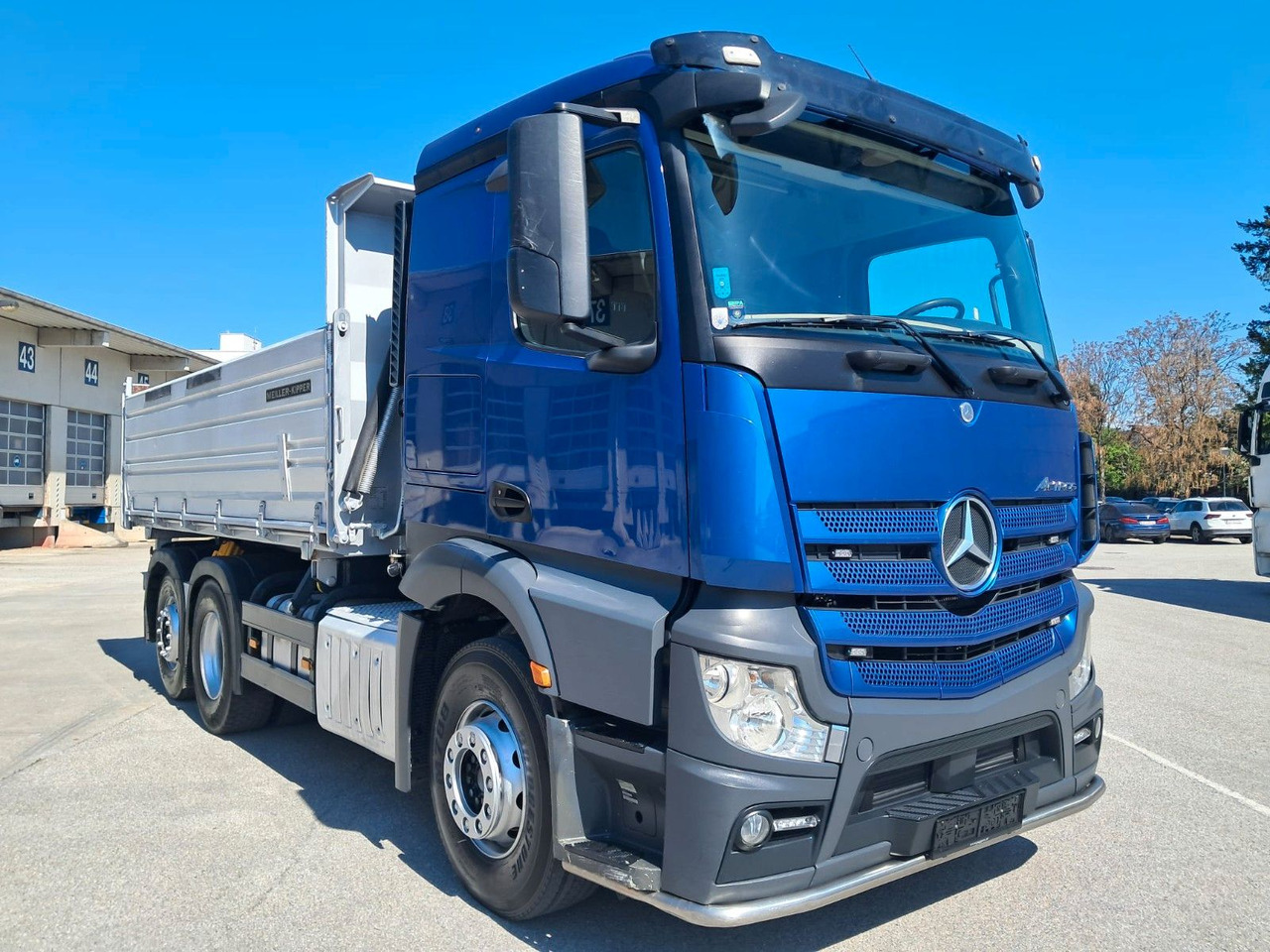 Mercedes-Benz Actros 2651 Dreiseitk.|Lift-Lenk | Klima | Retar - Billenőplatós teherautó: 2 kép. Mercedes-Benz Actros 2651 Dreiseitk.|Lift-Lenk | Klima | Retar - Billenőplatós teherautó: 2 kép.