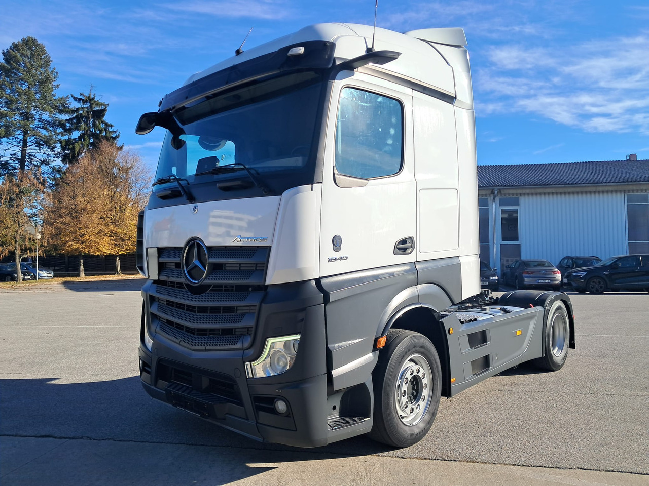 MERCEDES-BENZ Actros 18 45 | Retarder | Standklima | 4 Stück MP5 - Nyergesvontató: 1 kép. MERCEDES-BENZ Actros 18 45 | Retarder | Standklima | 4 Stück MP5 - Nyergesvontató: 1 kép.