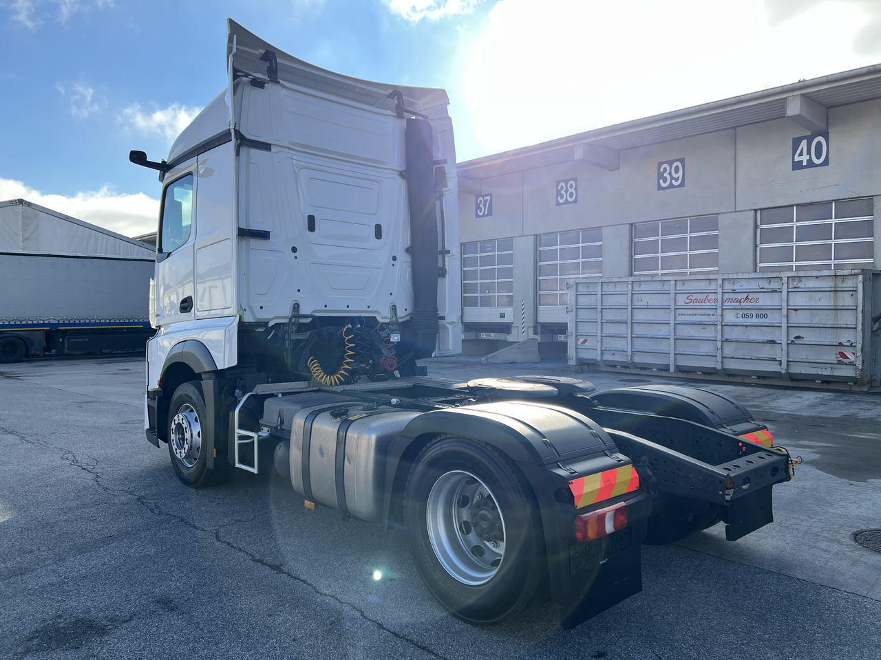 MERCEDES-BENZ Mercedes-Benz Actros 1846 | Standklima | Retarder | Euro 6 - Nyergesvontató: 4 kép. MERCEDES-BENZ Mercedes-Benz Actros 1846 | Standklima | Retarder | Euro 6 - Nyergesvontató: 4 kép.