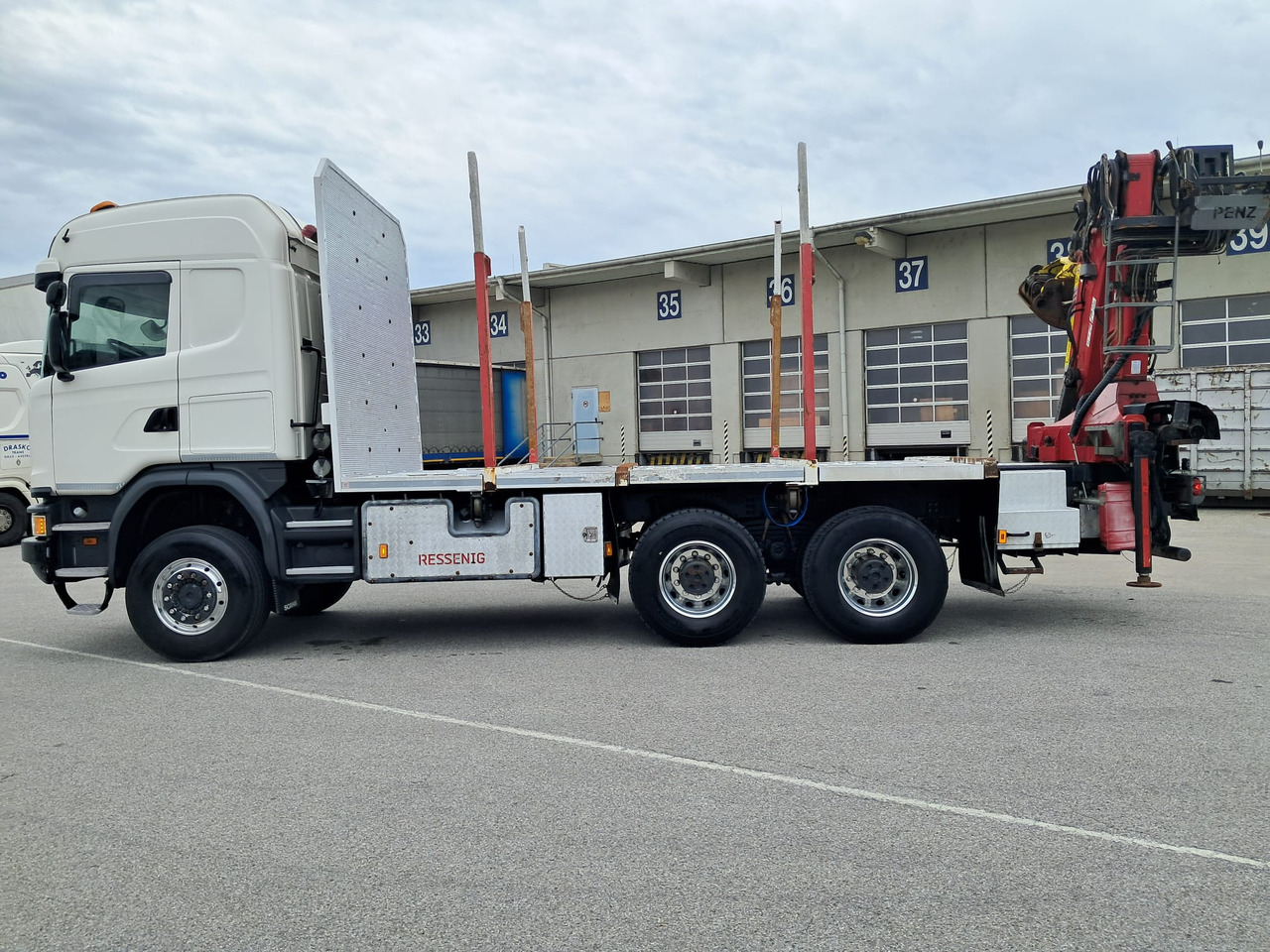 SCANIA G 490 6x6 Blatt-Blatt | Klima | Schaltgetriebe | Euro 6 | Penz-Kran 12Z | - Rönkszállító teherautó, Darus autó: 4 kép. SCANIA G 490 6x6 Blatt-Blatt | Klima | Schaltgetriebe | Euro 6 | Penz-Kran 12Z | - Rönkszállító teherautó, Darus autó: 4 kép.