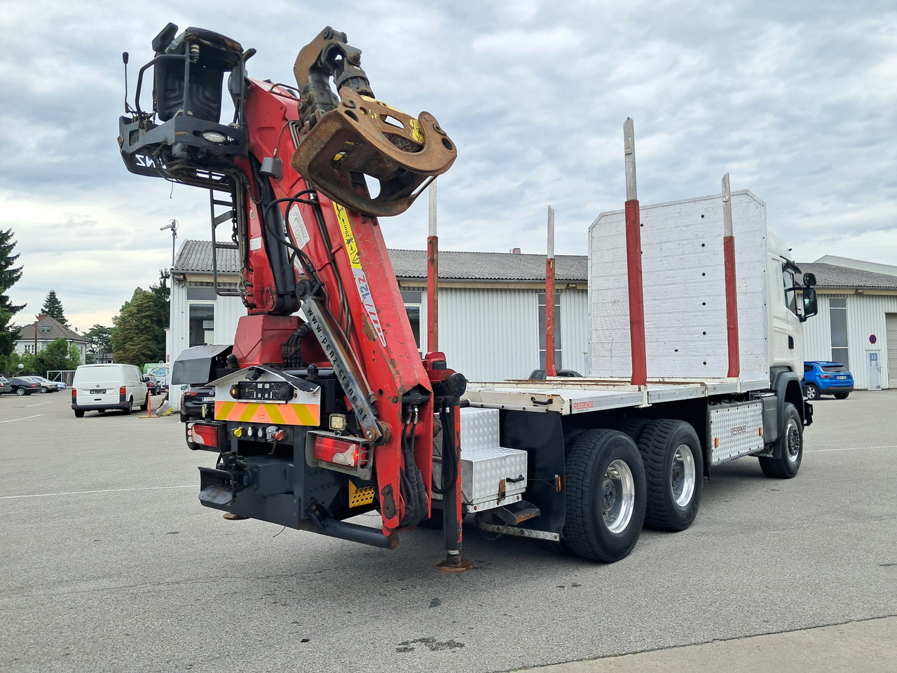 SCANIA G 490 6x6 Blatt-Blatt | Klima | Schaltgetriebe | Euro 6 | Penz-Kran 12Z | - Rönkszállító teherautó, Darus autó: 5 kép. SCANIA G 490 6x6 Blatt-Blatt | Klima | Schaltgetriebe | Euro 6 | Penz-Kran 12Z | - Rönkszállító teherautó, Darus autó: 5 kép.