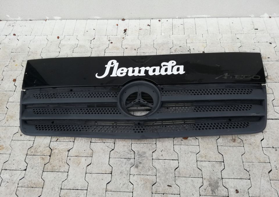 ATRAPA GRILL MASKA MERCEDES ATEGO EURO6 - Motorháztető - Teherautó: 1 kép. ATRAPA GRILL MASKA MERCEDES ATEGO EURO6 - Motorháztető - Teherautó: 1 kép.