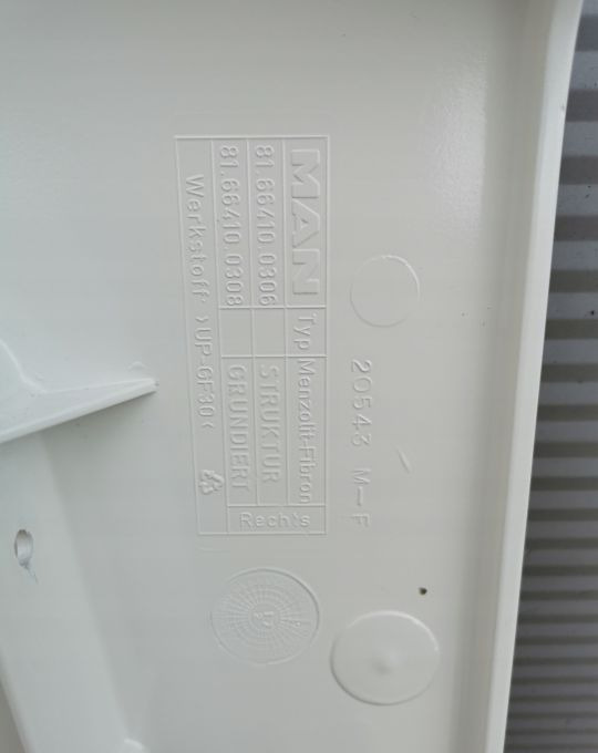 BANAN MASKOWNICA BŁOTNIKA MAN TGX RH RAL 9010 - Sárvédő - Teherautó: 3 kép. BANAN MASKOWNICA BŁOTNIKA MAN TGX RH RAL 9010 - Sárvédő - Teherautó: 3 kép.