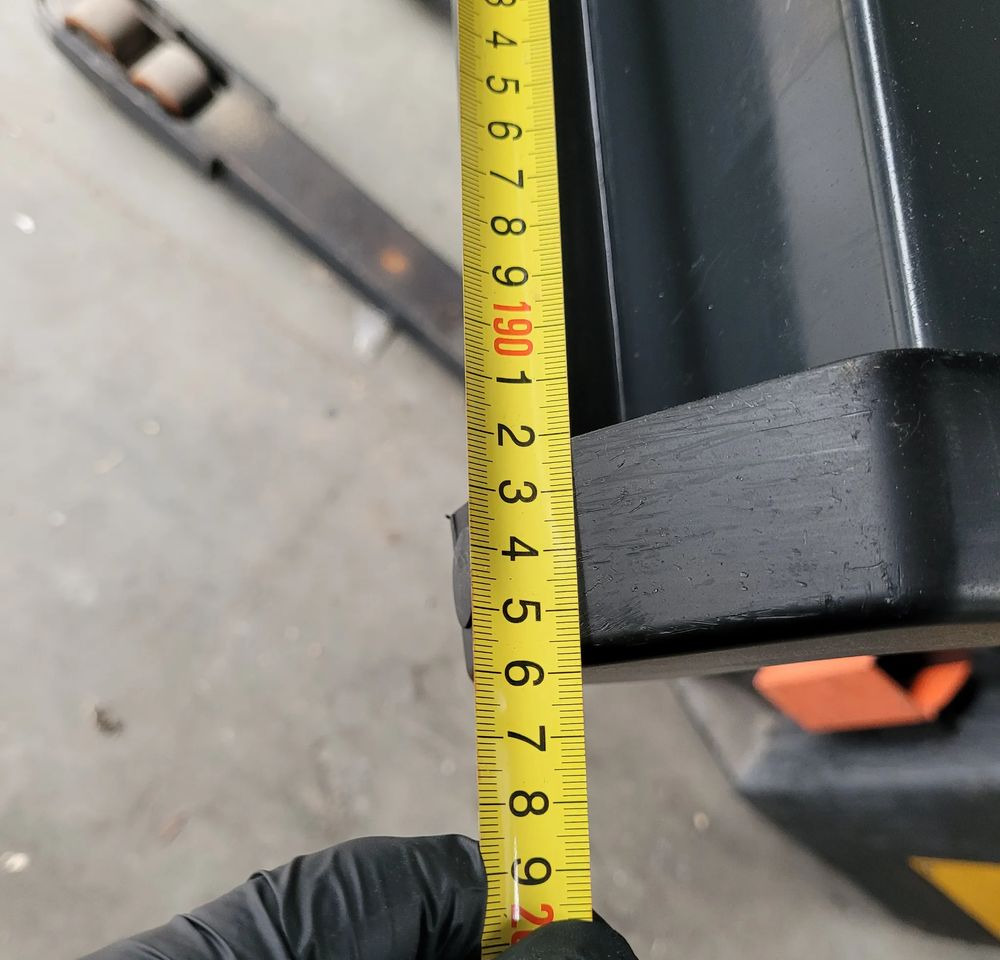 BELKA TYŁ ZDERZAK IVECO DAILY 5802852176 196CM - Lökhárító - Kisteherautó: 5 kép. BELKA TYŁ ZDERZAK IVECO DAILY 5802852176 196CM - Lökhárító - Kisteherautó: 5 kép.