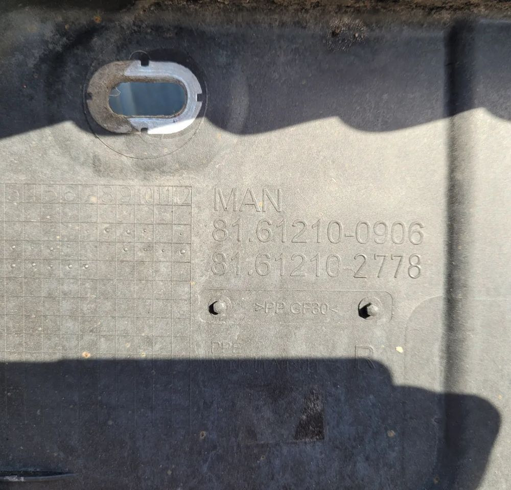 BŁOTNIK MAN TGX 3 81.61210-0906 Rh - Sárvédő - Teherautó: 4 kép. BŁOTNIK MAN TGX 3 81.61210-0906 Rh - Sárvédő - Teherautó: 4 kép.