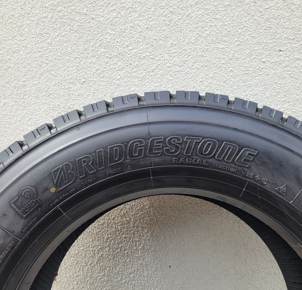 BRIDGESTON ECOPIA H DRIVE 295/60R22.5 2023R - Gumiabroncs - Teherautó: 3 kép. BRIDGESTON ECOPIA H DRIVE 295/60R22.5 2023R - Gumiabroncs - Teherautó: 3 kép.