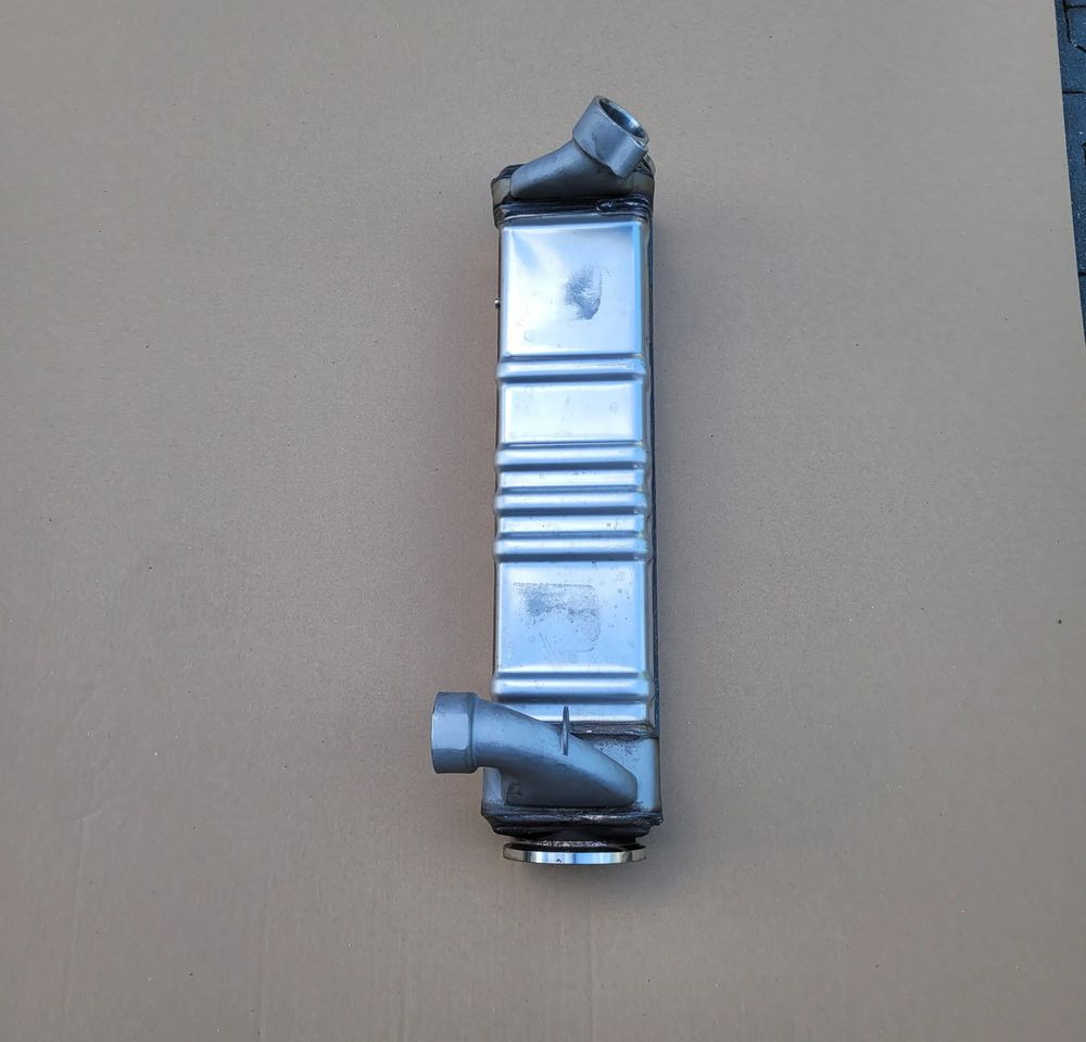 CHŁODNICA EGR VOLVO FH4 FH5 ORYGINAŁ 21944868 CHWALIM116 - EGR hűtő - Teherautó: 1 kép. CHŁODNICA EGR VOLVO FH4 FH5 ORYGINAŁ 21944868 CHWALIM116 - EGR hűtő - Teherautó: 1 kép.