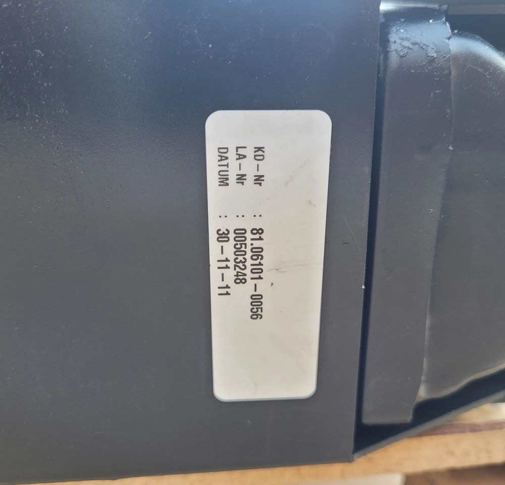 CHŁODNICA WODY MAN NOWY ORYGINAŁ 81.06101-0056 CHWALIM116 - Radiátor - Teherautó: 4 kép. CHŁODNICA WODY MAN NOWY ORYGINAŁ 81.06101-0056 CHWALIM116 - Radiátor - Teherautó: 4 kép.