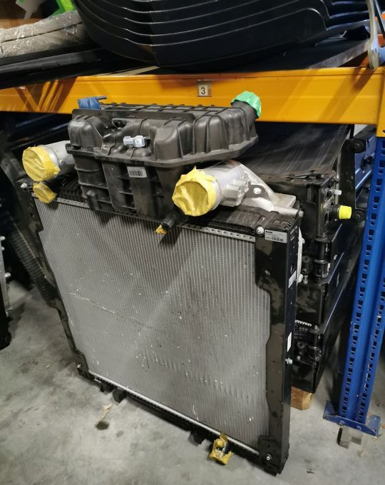 CHŁODNICA WODY MAN TGS NEW MODEL 81.06100-6917 - Radiátor - Teherautó: 1 kép. CHŁODNICA WODY MAN TGS NEW MODEL 81.06100-6917 - Radiátor - Teherautó: 1 kép.