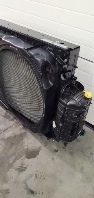 CHŁODNICE MAN TGX E6 MAHLE 98CM SZCZELNE - Radiátor: 3 kép. CHŁODNICE MAN TGX E6 MAHLE 98CM SZCZELNE - Radiátor: 3 kép.