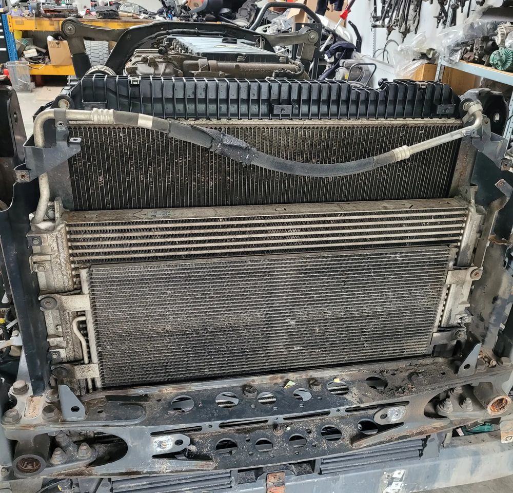 CHŁODNICE MERCEDES ACTROS MP4 KOMPLET - Hűtőrendszer - Teherautó: 1 kép. CHŁODNICE MERCEDES ACTROS MP4 KOMPLET - Hűtőrendszer - Teherautó: 1 kép.