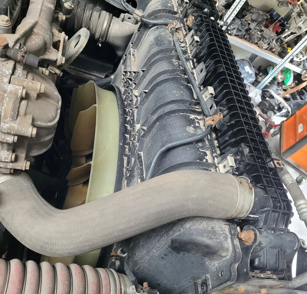 CHŁODNICE MERCEDES ACTROS MP4 KOMPLET - Hűtőrendszer - Teherautó: 2 kép. CHŁODNICE MERCEDES ACTROS MP4 KOMPLET - Hűtőrendszer - Teherautó: 2 kép.