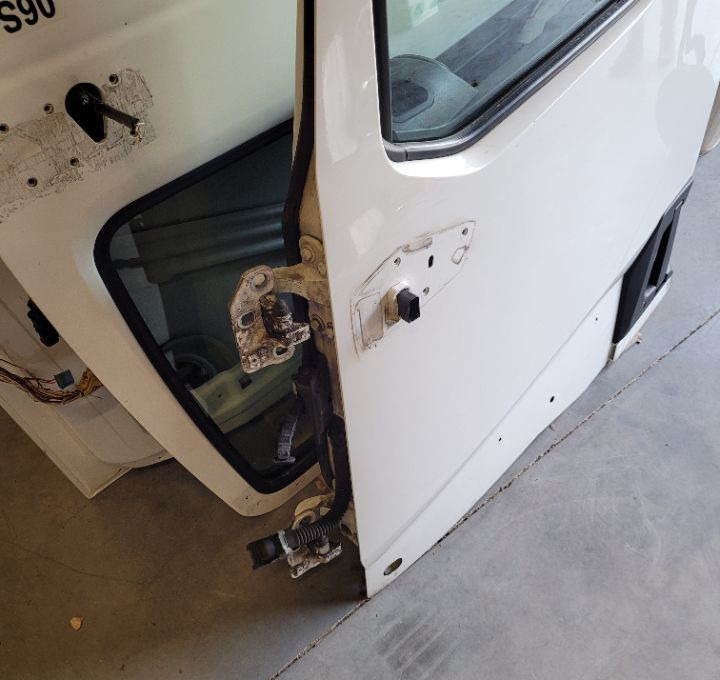 DRZWI LEWE RENAULT RANGE T GAMA - Karosszéria és külső - Teherautó: 3 kép. DRZWI LEWE RENAULT RANGE T GAMA - Karosszéria és külső - Teherautó: 3 kép.