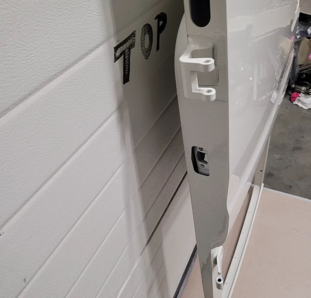 DRZWI SCANIA R PRAWE NOWY ORYGINAŁ - Ajtó és alkatrészek - Teherautó: 4 kép. DRZWI SCANIA R PRAWE NOWY ORYGINAŁ - Ajtó és alkatrészek - Teherautó: 4 kép.