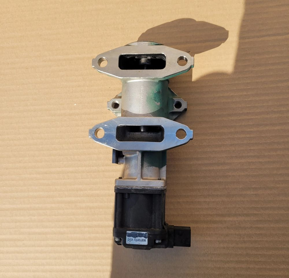 EGR DAF LF EURO6 - EGR hűtő - Teherautó: 2 kép. EGR DAF LF EURO6 - EGR hűtő - Teherautó: 2 kép.