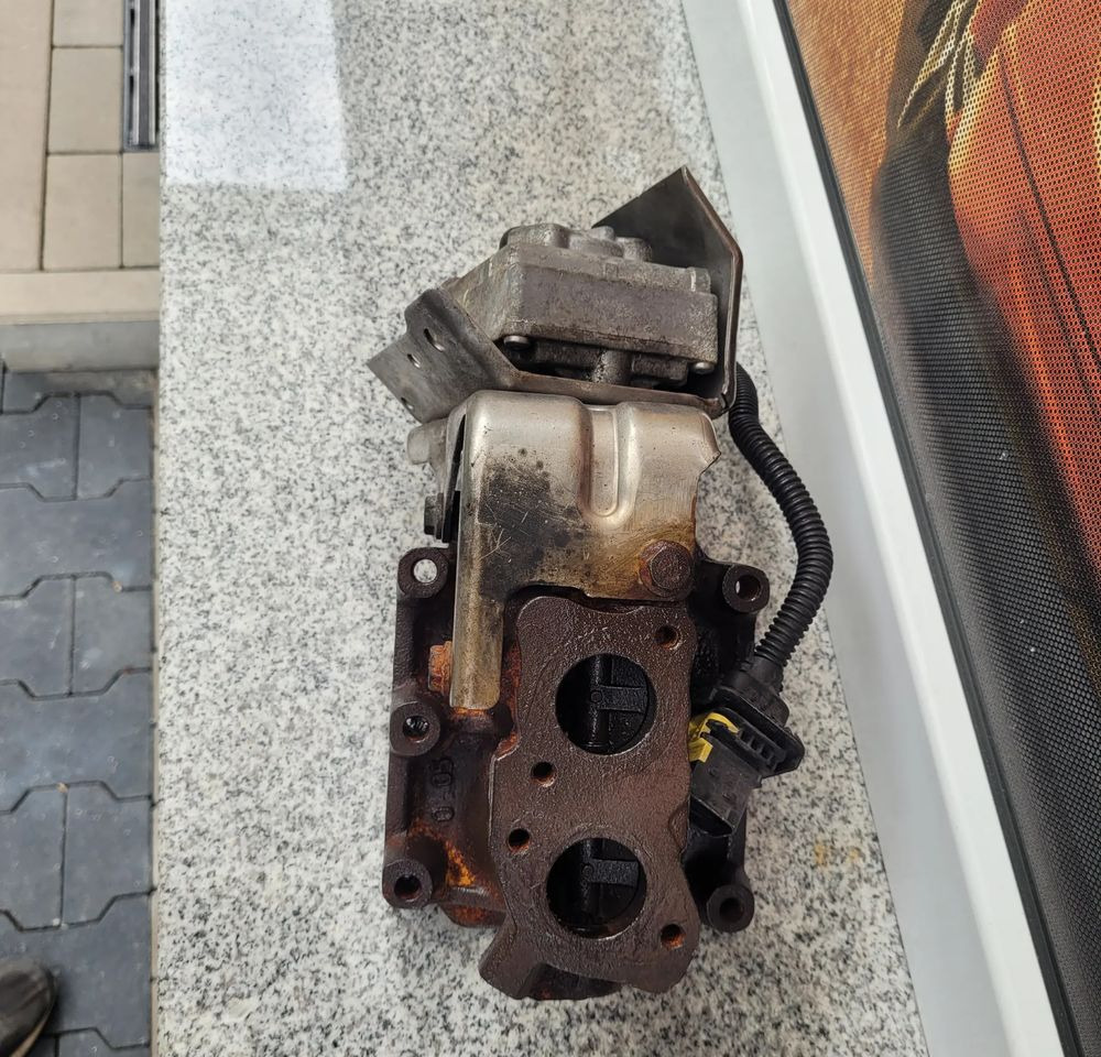 EGR MAN TGX EURO6 SPRAWNY CHWALIM116 - EGR hűtő - Teherautó: 3 kép. EGR MAN TGX EURO6 SPRAWNY CHWALIM116 - EGR hűtő - Teherautó: 3 kép.