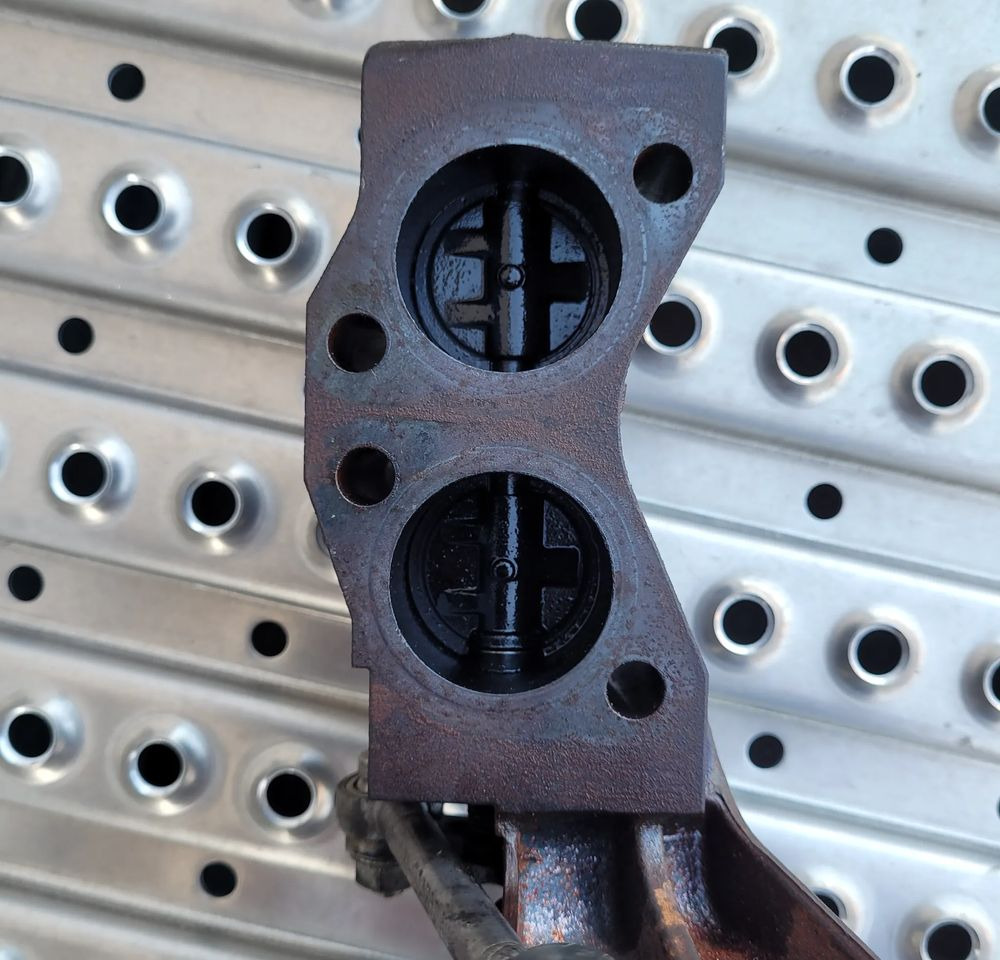 EGR PRZEPUSTNICA MAN TGX TGS NM KS200514-01R SPRAWNY CHWALIM116 - EGR hűtő - Teherautó: 4 kép. EGR PRZEPUSTNICA MAN TGX TGS NM KS200514-01R SPRAWNY CHWALIM116 - EGR hűtő - Teherautó: 4 kép.