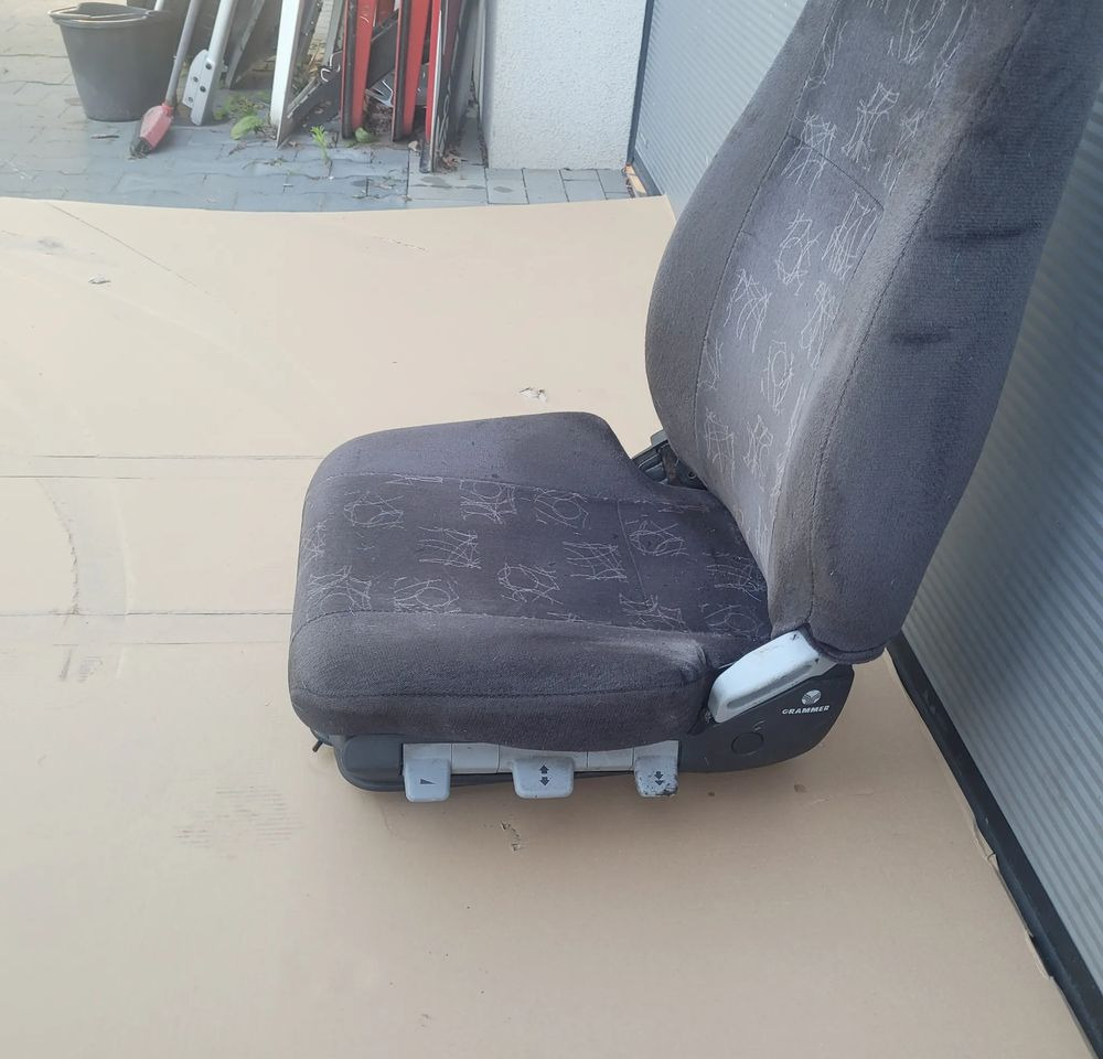 FOTEL KIEROWCY F2000 IVECO TRAKKER GRAMMER CHWALIM116 - Ülés - Teherautó: 3 kép. FOTEL KIEROWCY F2000 IVECO TRAKKER GRAMMER CHWALIM116 - Ülés - Teherautó: 3 kép.