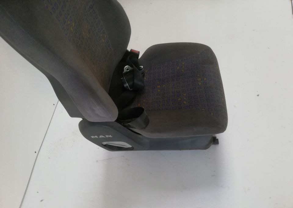 FOTEL PRAWY PAS MAN TGA TGL TMG - Ülés: 3 kép. FOTEL PRAWY PAS MAN TGA TGL TMG - Ülés: 3 kép.