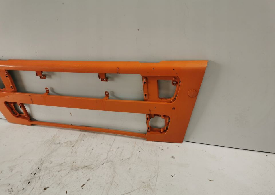 GRILL ATRAPA VOLVO Fh12 ORYGINAŁ - Rács - Teherautó: 2 kép. GRILL ATRAPA VOLVO Fh12 ORYGINAŁ - Rács - Teherautó: 2 kép.