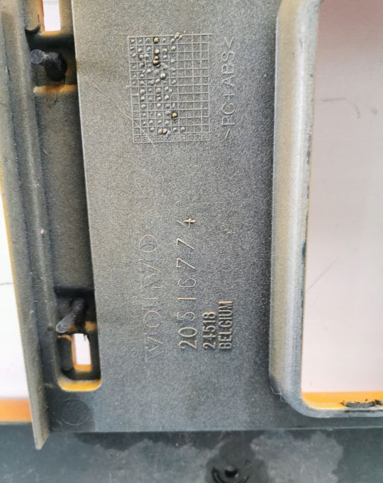 GRILL ATRAPA VOLVO Fh12 ORYGINAŁ - Rács - Teherautó: 4 kép. GRILL ATRAPA VOLVO Fh12 ORYGINAŁ - Rács - Teherautó: 4 kép.