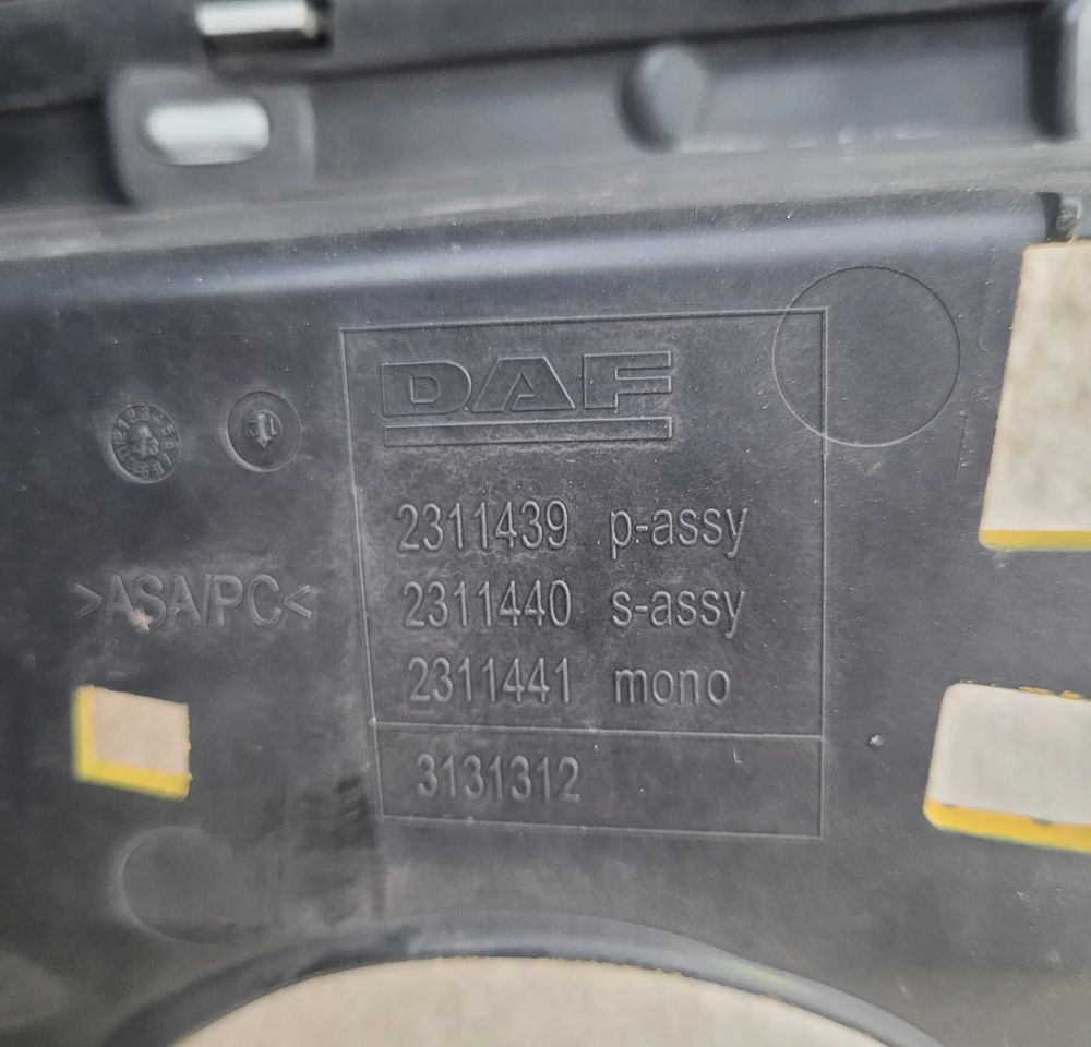 GRILL DAF XG ORYGINAŁ USZKODZONA 2311439 CHWALIM116 - Rács - Teherautó: 4 kép. GRILL DAF XG ORYGINAŁ USZKODZONA 2311439 CHWALIM116 - Rács - Teherautó: 4 kép.