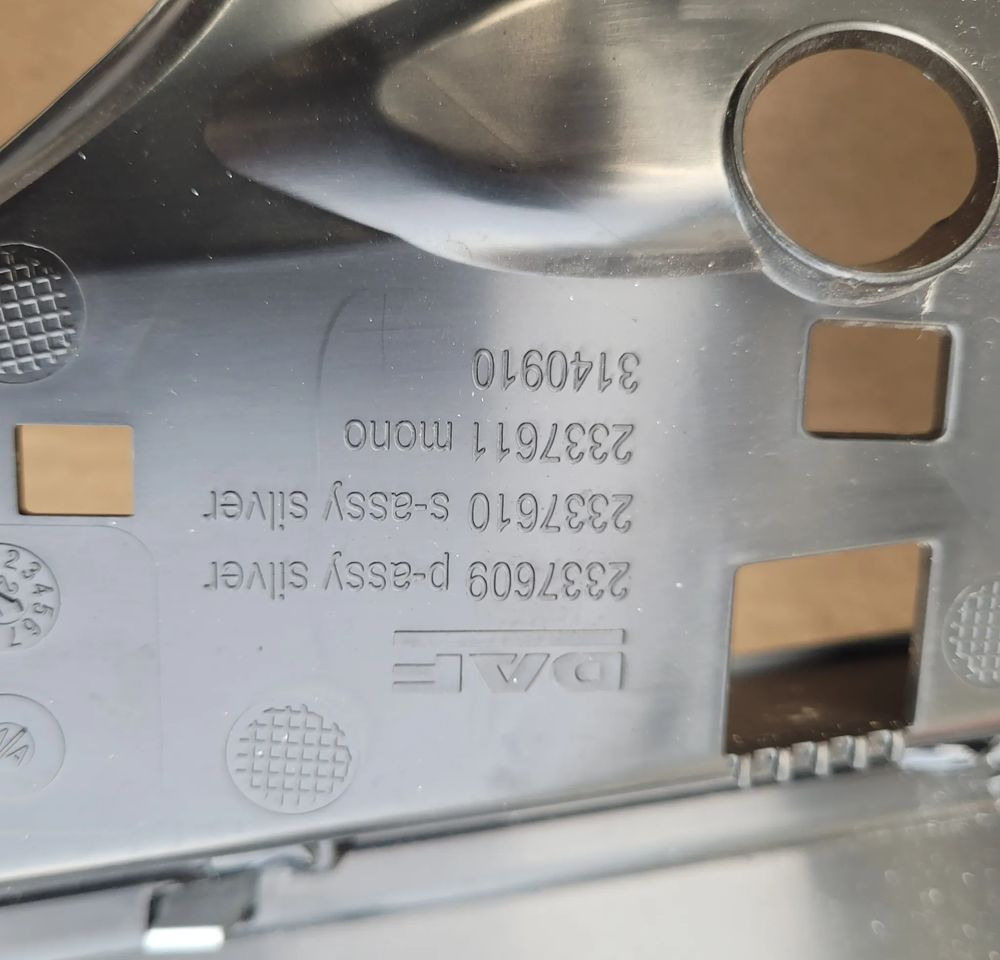 GRILL DAF XG XF NOWY MODEL ORYGINAŁ NOWY 2337609 - Rács - Teherautó: 5 kép. GRILL DAF XG XF NOWY MODEL ORYGINAŁ NOWY 2337609 - Rács - Teherautó: 5 kép.