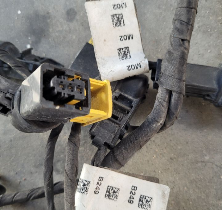 INSTALACJA ZDERZAKA VOLVO FH4 ORYGINAŁ - Kábel/ Kábelkorbácso - Teherautó: 3 kép. INSTALACJA ZDERZAKA VOLVO FH4 ORYGINAŁ - Kábel/ Kábelkorbácso - Teherautó: 3 kép.