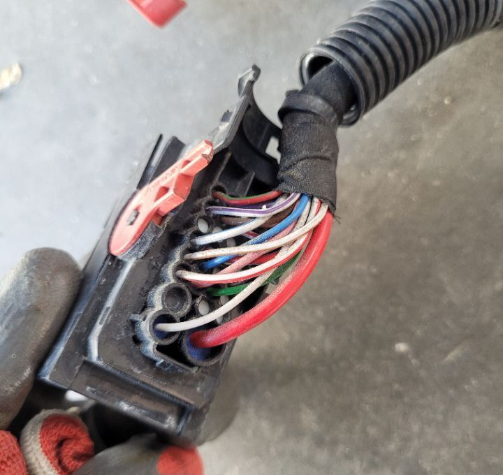 INSTALACJA ZDERZAKA VOLVO FH4 ORYGINAŁ - Kábel/ Kábelkorbácso - Teherautó: 2 kép. INSTALACJA ZDERZAKA VOLVO FH4 ORYGINAŁ - Kábel/ Kábelkorbácso - Teherautó: 2 kép.