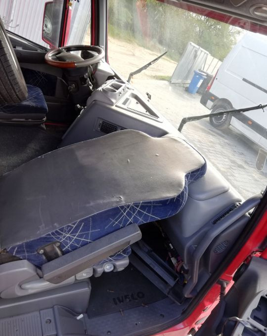 KABINA IVECO STRALIS E5 2007R.BEZWYPADEK - Fülke - Teherautó: 2 kép. KABINA IVECO STRALIS E5 2007R.BEZWYPADEK - Fülke - Teherautó: 2 kép.