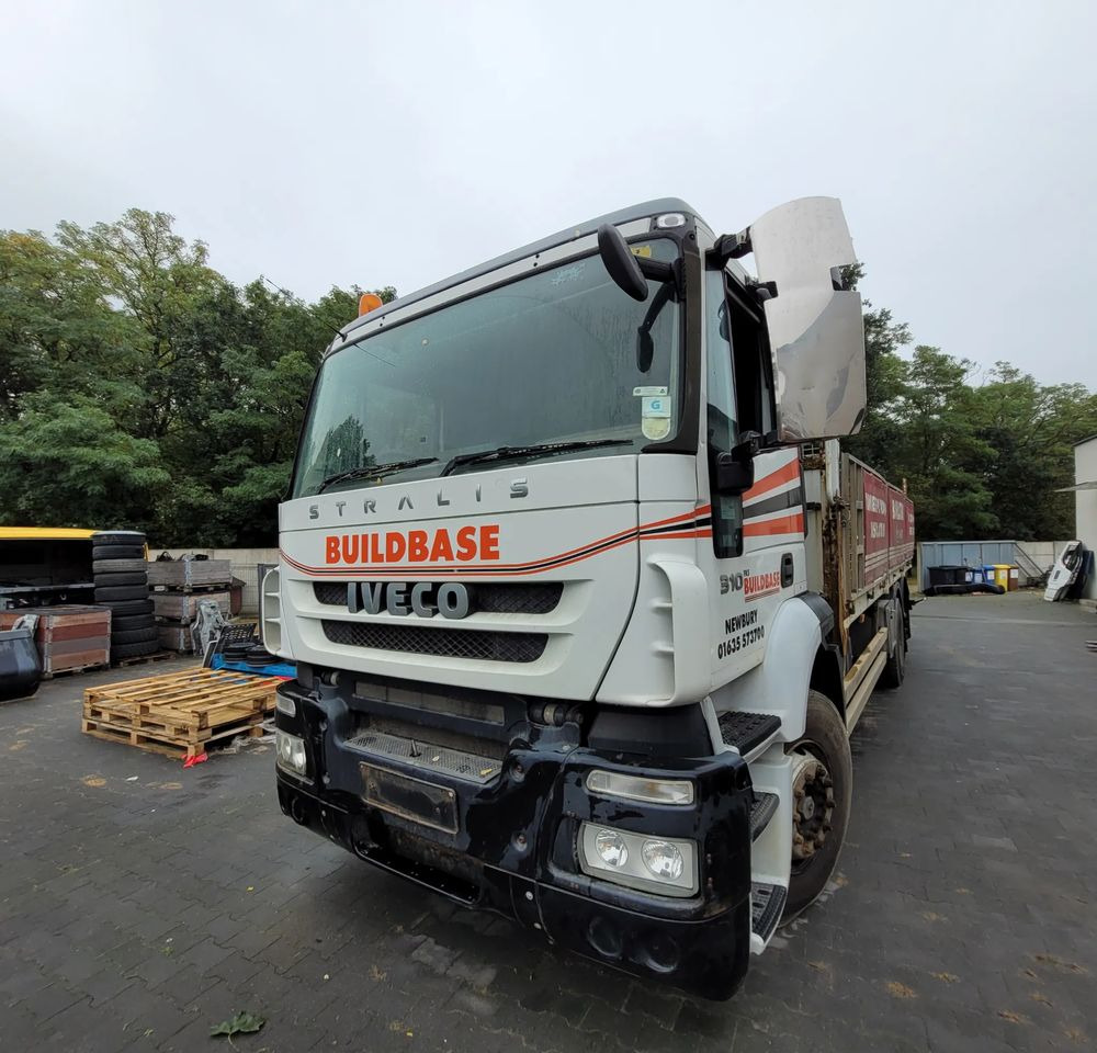 KABINA IVECO STRALIS TRAKKER - Fülke - Teherautó: 2 kép. KABINA IVECO STRALIS TRAKKER - Fülke - Teherautó: 2 kép.