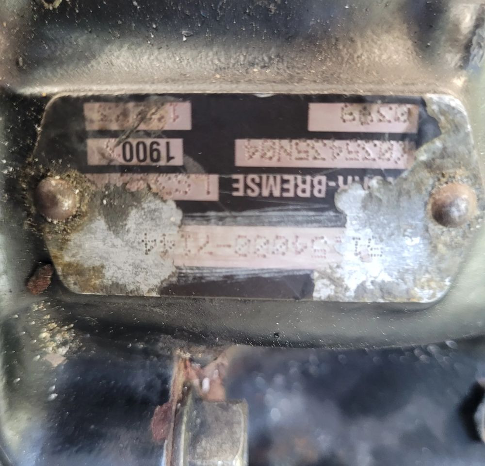 KOMPRESOR MAN TGX TGS 51.54000-7144 CHWALIM116 - Kompresszor, sűrített levegő rendszer - Teherautó: 2 kép. KOMPRESOR MAN TGX TGS 51.54000-7144 CHWALIM116 - Kompresszor, sűrített levegő rendszer - Teherautó: 2 kép.