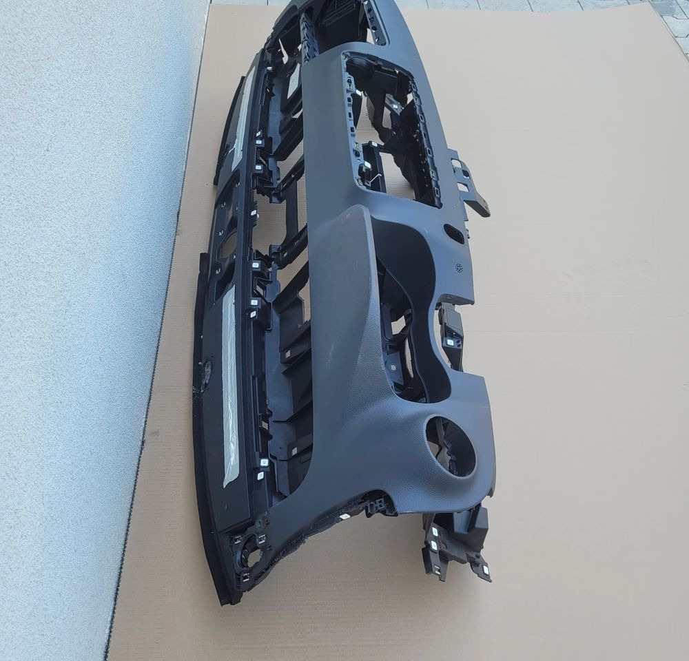 KONSOLA MERCEDES SPRINTER W910 W907 - Műszerfal - Teherautó: 3 kép. KONSOLA MERCEDES SPRINTER W910 W907 - Műszerfal - Teherautó: 3 kép.