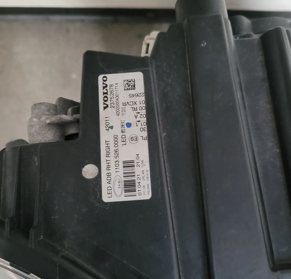 LAMPA LED RH. VOLVO FH5 23752678 ORYGINAŁ CHWALIM116 - Lámpá/ Világítás - Teherautó: 4 kép. LAMPA LED RH. VOLVO FH5 23752678 ORYGINAŁ CHWALIM116 - Lámpá/ Világítás - Teherautó: 4 kép.