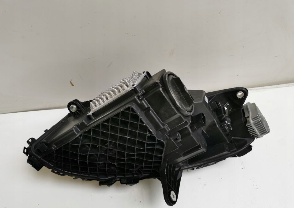 LAMPA MERCEDES EQC A 2939061201 PRAWA ORYGINAŁ - Fényszóró: 4 kép. LAMPA MERCEDES EQC A 2939061201 PRAWA ORYGINAŁ - Fényszóró: 4 kép.