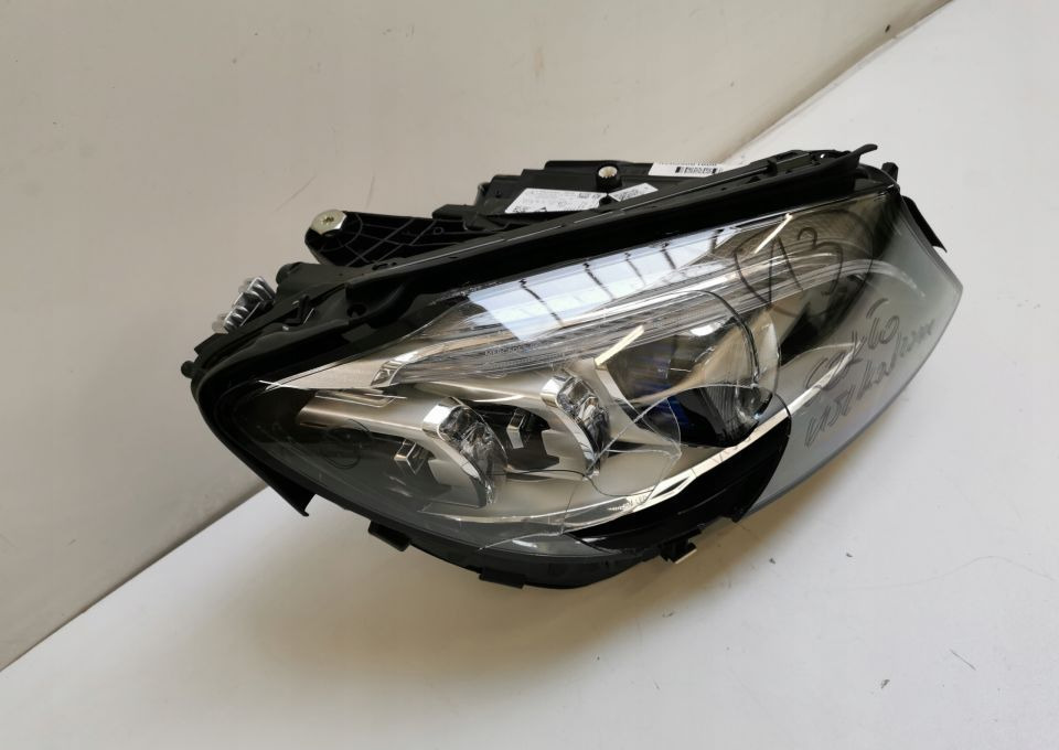 LAMPA PRZÓD MERCEDES C KLASA A 205 9061606 LIFT - Fényszóró: 2 kép. LAMPA PRZÓD MERCEDES C KLASA A 205 9061606 LIFT - Fényszóró: 2 kép.
