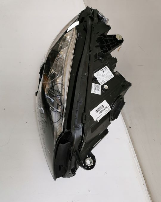 LAMPA PRZÓD MERCEDES C KLASA A 205 9061606 LIFT - Fényszóró: 3 kép. LAMPA PRZÓD MERCEDES C KLASA A 205 9061606 LIFT - Fényszóró: 3 kép.