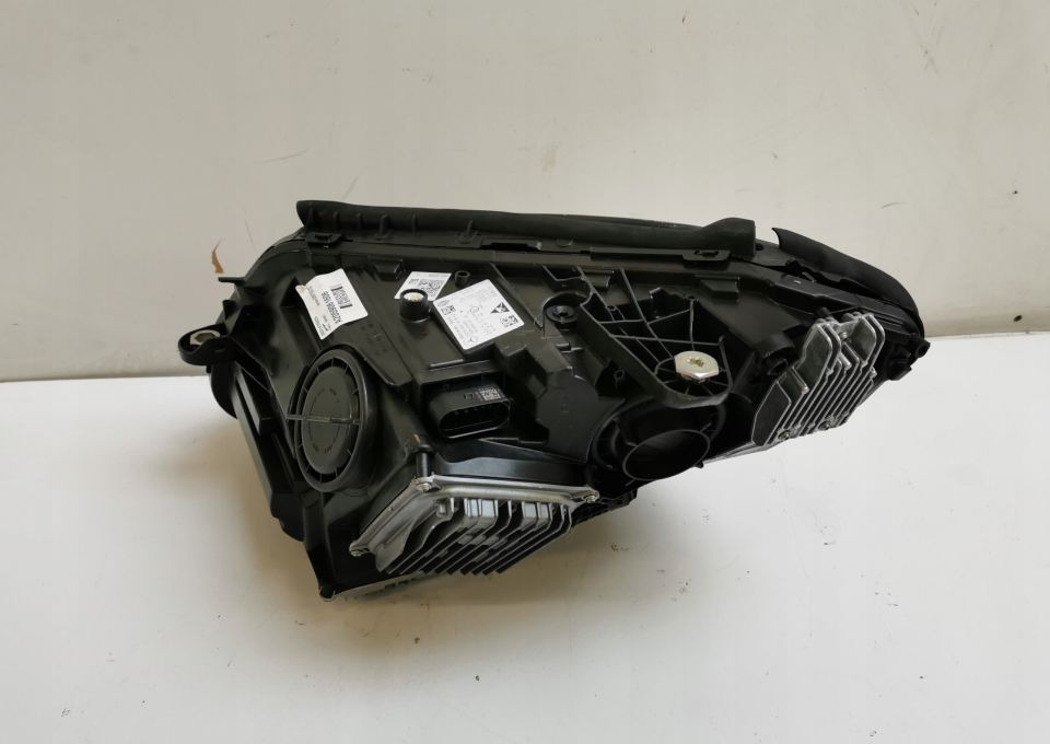 LAMPA PRZÓD MERCEDES C KLASA A 205 9061606 LIFT - Fényszóró: 4 kép. LAMPA PRZÓD MERCEDES C KLASA A 205 9061606 LIFT - Fényszóró: 4 kép.