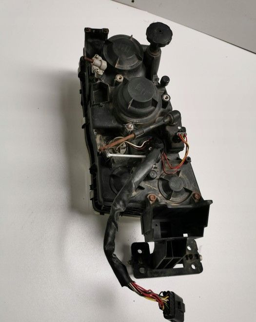 LAMPA VOLVO FH12 fh13 ORYGINAŁ LEWA - Fényszóró - Teherautó: 4 kép. LAMPA VOLVO FH12 fh13 ORYGINAŁ LEWA - Fényszóró - Teherautó: 4 kép.