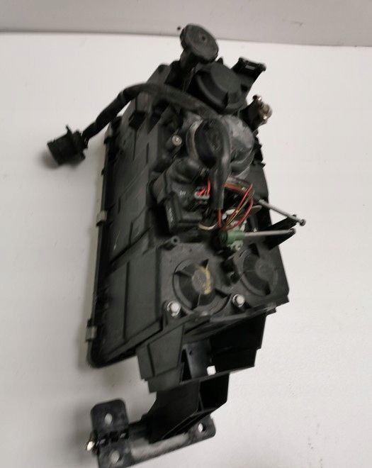 LAMPA VOLVO FH12 fh13 ORYGINAŁ PRAWA. - Fényszóró - Teherautó: 3 kép. LAMPA VOLVO FH12 fh13 ORYGINAŁ PRAWA. - Fényszóró - Teherautó: 3 kép.