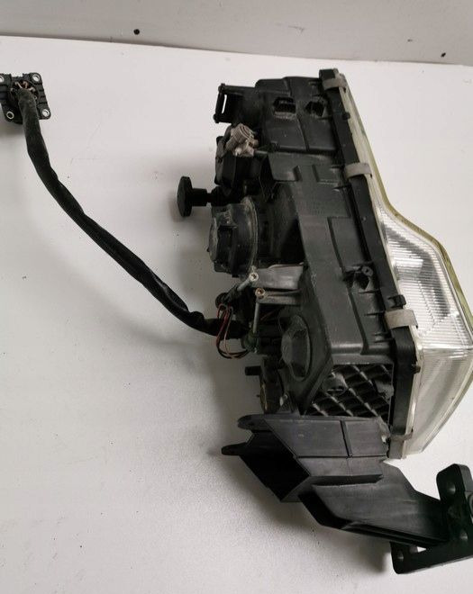 LAMPA VOLVO FH12 fh13 ORYGINAŁ PRAWA. - Fényszóró - Teherautó: 2 kép. LAMPA VOLVO FH12 fh13 ORYGINAŁ PRAWA. - Fényszóró - Teherautó: 2 kép.