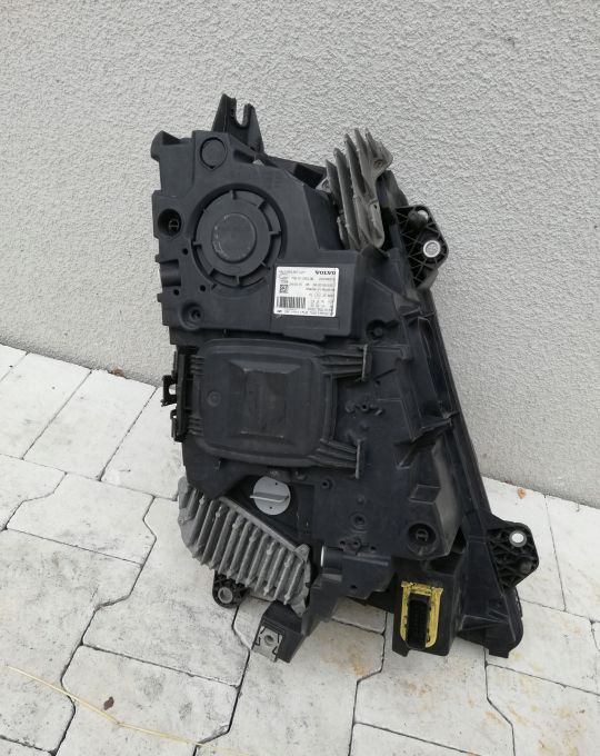 LAMPA VOLVO FH4 FH 4 FM LH ORYGINAŁ - Fényszóró - Teherautó: 3 kép. LAMPA VOLVO FH4 FH 4 FM LH ORYGINAŁ - Fényszóró - Teherautó: 3 kép.