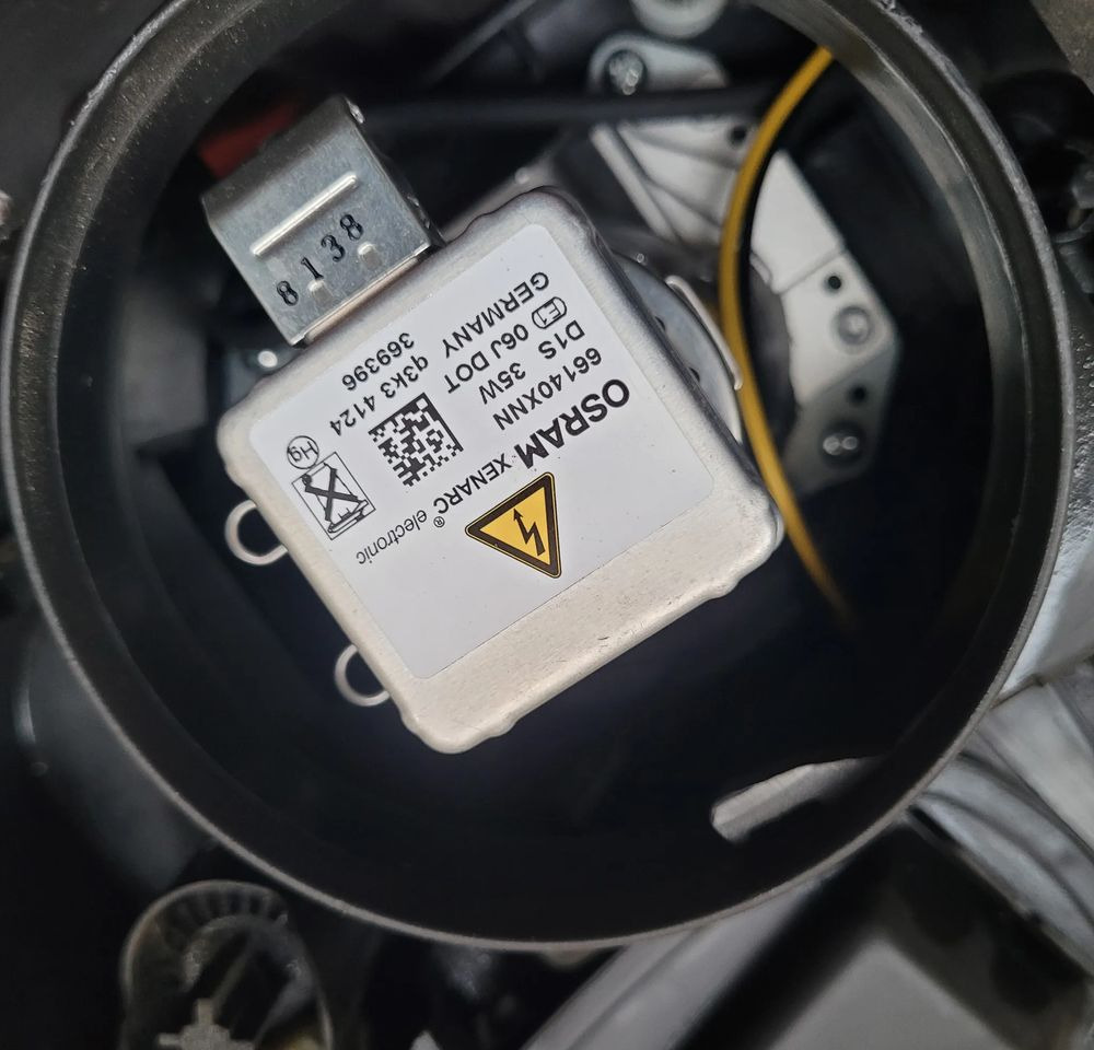 LAMPA XENON RENAULT RANGE T PRAWA LEWA - Lámpá/ Világítás - Teherautó: 5 kép. LAMPA XENON RENAULT RANGE T PRAWA LEWA - Lámpá/ Világítás - Teherautó: 5 kép.