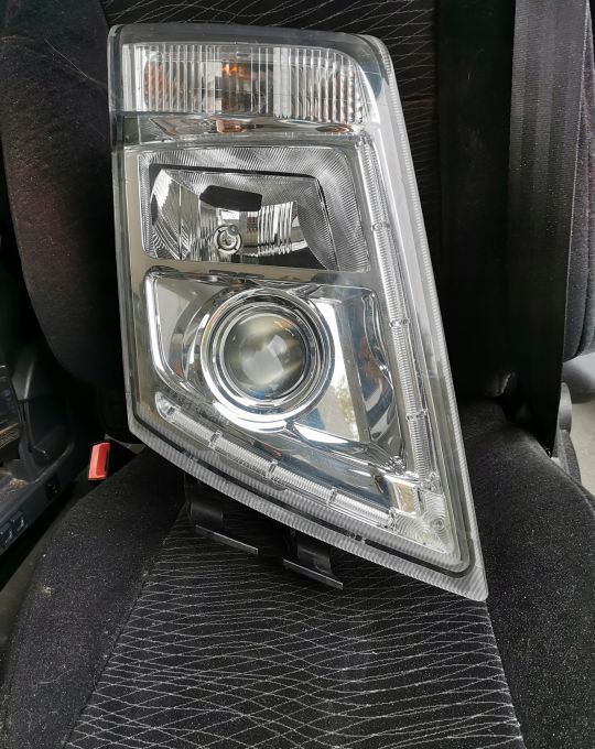 LAMPA XENON VOLVO FH 13 ORYGINAŁ PRAWA - Fényszóró - Teherautó: 1 kép. LAMPA XENON VOLVO FH 13 ORYGINAŁ PRAWA - Fényszóró - Teherautó: 1 kép.