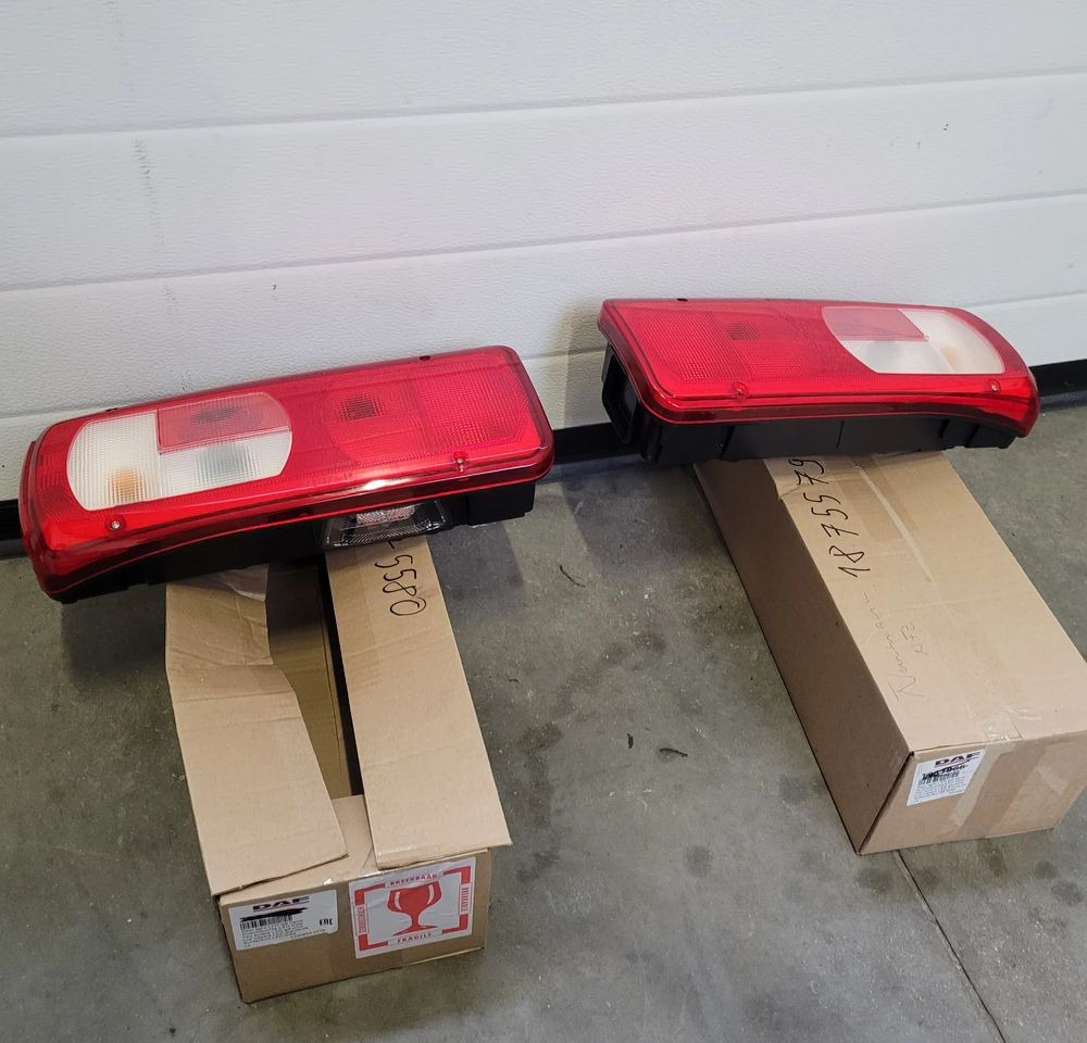 LAMPY TYL DAF XF CF ORYGINAŁ KOMPLET OM 1875579 CHWALIM116 - Hátsó lámpa - Teherautó: 3 kép. LAMPY TYL DAF XF CF ORYGINAŁ KOMPLET OM 1875579 CHWALIM116 - Hátsó lámpa - Teherautó: 3 kép.