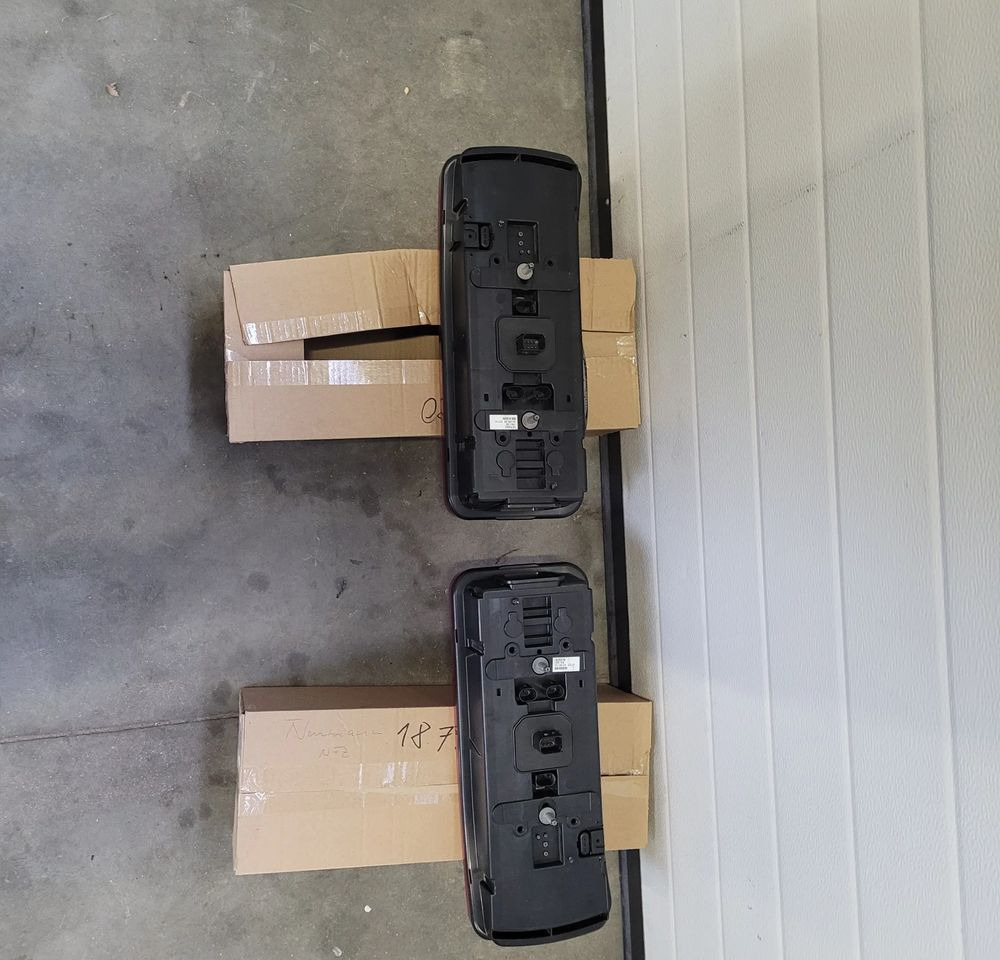 LAMPY TYL DAF XF CF ORYGINAŁ KOMPLET OM 1875579 CHWALIM116 - Hátsó lámpa - Teherautó: 2 kép. LAMPY TYL DAF XF CF ORYGINAŁ KOMPLET OM 1875579 CHWALIM116 - Hátsó lámpa - Teherautó: 2 kép.