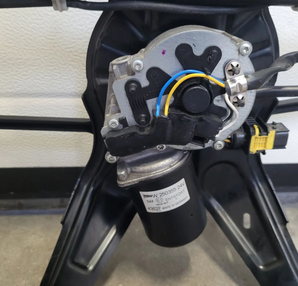 MECHANIZM WYCIERACZEK DAF XG XF NM. 2346701 SPRAWNY ORYGINAŁ CHWALIM116 - Ablaktörlő - Teherautó: 5 kép. MECHANIZM WYCIERACZEK DAF XG XF NM. 2346701 SPRAWNY ORYGINAŁ CHWALIM116 - Ablaktörlő - Teherautó: 5 kép.