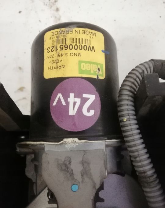 MECHANIZM WYCIERACZEK VOLVO FL EURO6 SPRAWNY - Ablaktörlő - Teherautó: 3 kép. MECHANIZM WYCIERACZEK VOLVO FL EURO6 SPRAWNY - Ablaktörlő - Teherautó: 3 kép.